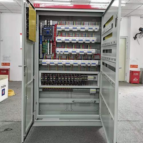 冠日供應(yīng)水泵控制柜 非標定制電氣設(shè)備成套控制機箱與風(fēng)機控制箱柜的專業(yè)之選